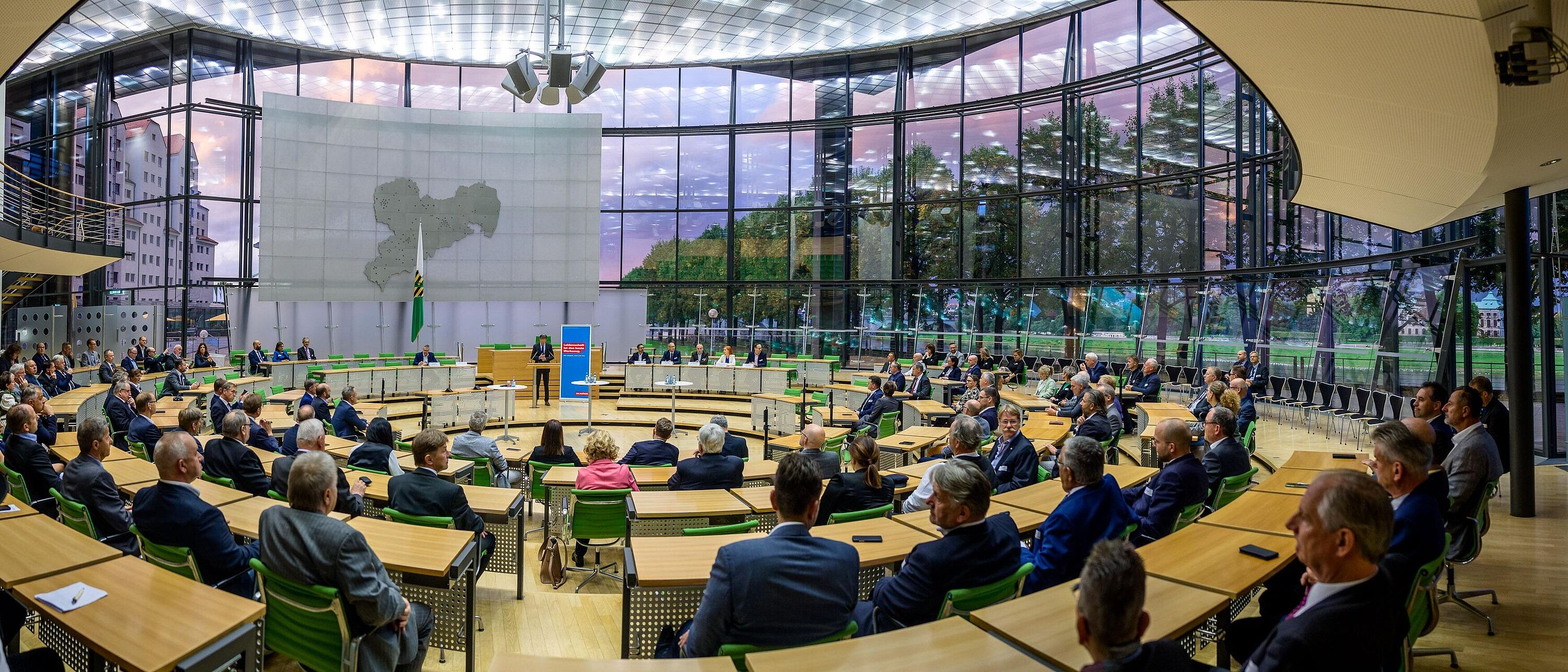 Blick in den Plenarsaal des Sächsischen Landtags