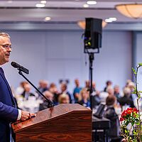 Impressionen aus der Festveranstaltung zur „Übergabe Goldene Meisterbriefe 2024“ der Handwerkskammer Dresden, fotografiert am 25. März 2023 im Bilderberg Bellevue Hotel Dresden.