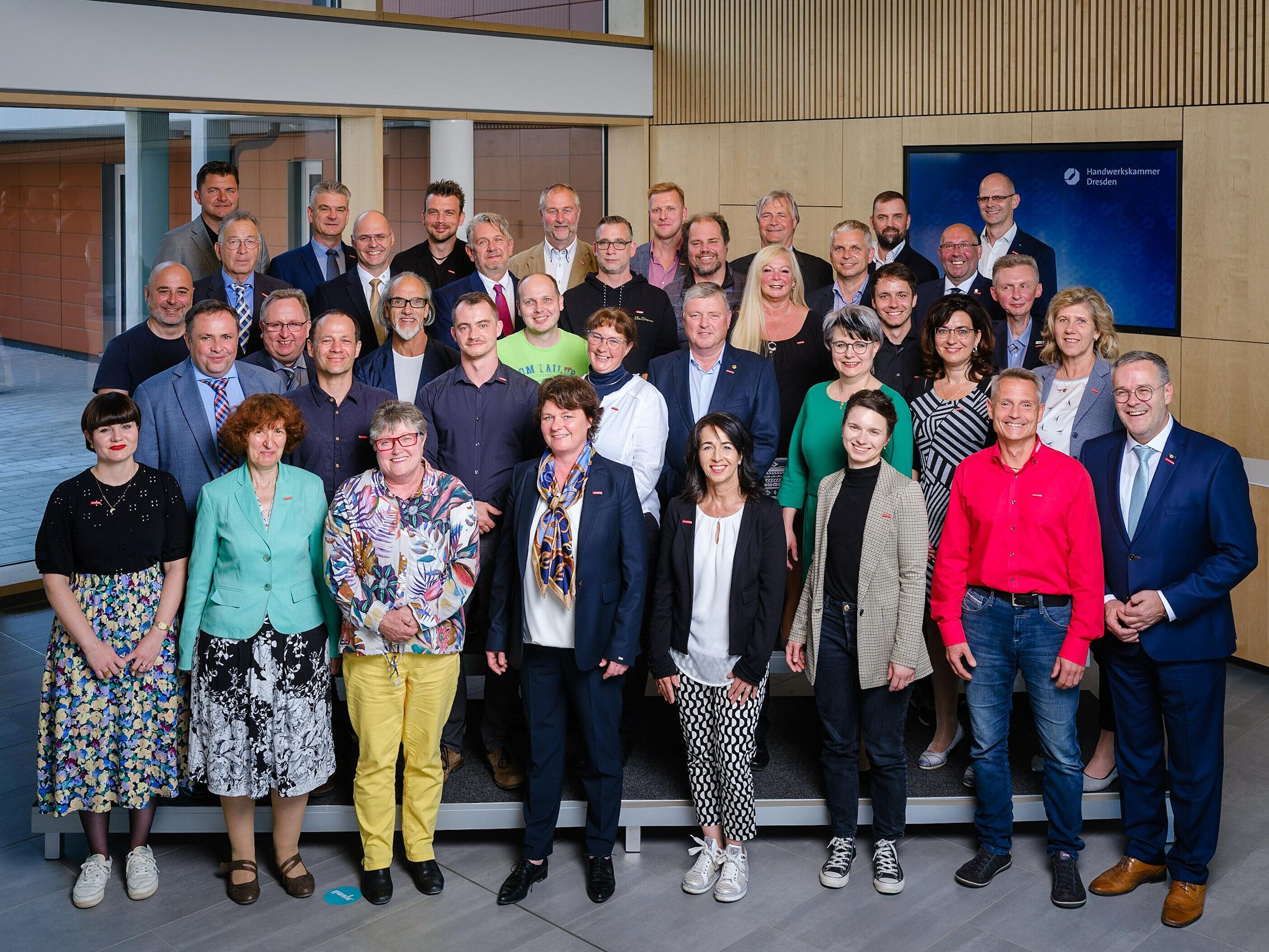 Gruppenbild der Vollversammlung der Handwerkskammer Dresden 2022 bis 2027