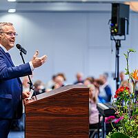 Impressionen aus der Festveranstaltung zur „Übergabe Goldene Meisterbriefe 2024“ der Handwerkskammer Dresden, fotografiert am 25. März 2023 im Bilderberg Bellevue Hotel Dresden.