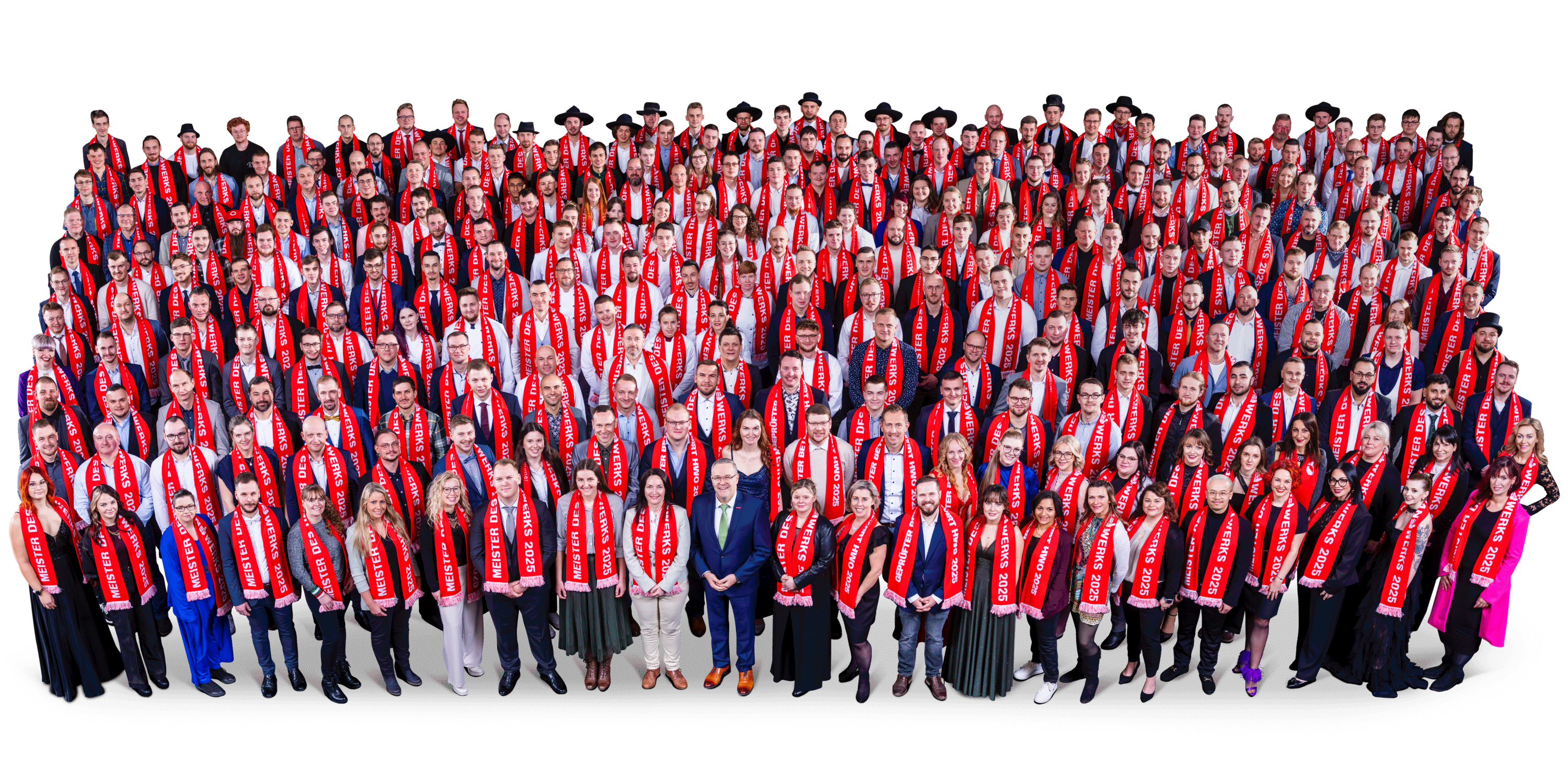 Gruppenfoto aller 325 geladenen Meister mit dem Präsidenten  (vorn, Mitte) der Handwerkskammer Dresden auf der Meisterfeier 2025 der Handwerkskammer Dresden