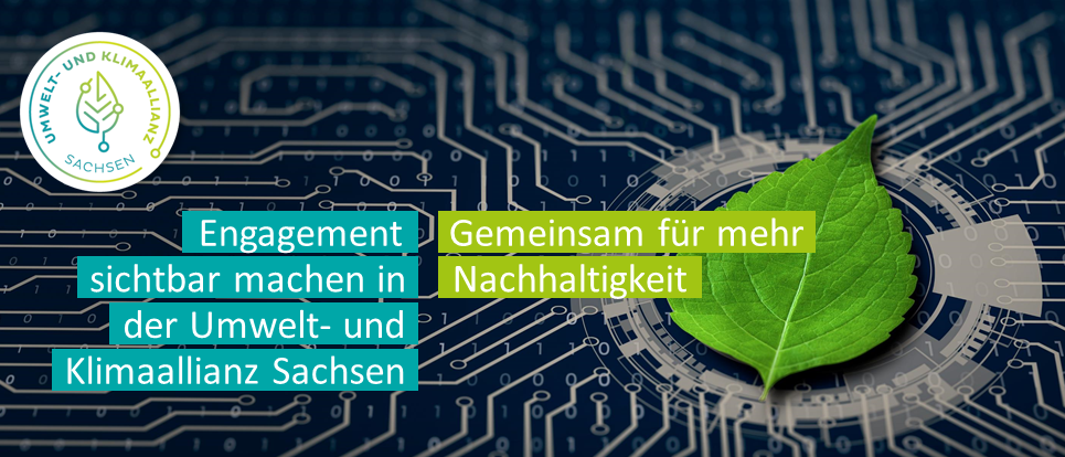 Abstrakter grau-schwarzer Hintergrund einer Platine darauf ein Birkenblatt, links darauf das Logo der Umwelt- und Klimaallianz Sachsen. Darauf ein Schriftzug in weiß mit blauem Hintergrund: Engagement sichtbar machen in der Umwelt- und Klimaallianz Sachsen, daneben ein weißer Schriftzug auf hellgrünem Hintergrund: Gemeinsam für mehr Nachhaltigkeit.