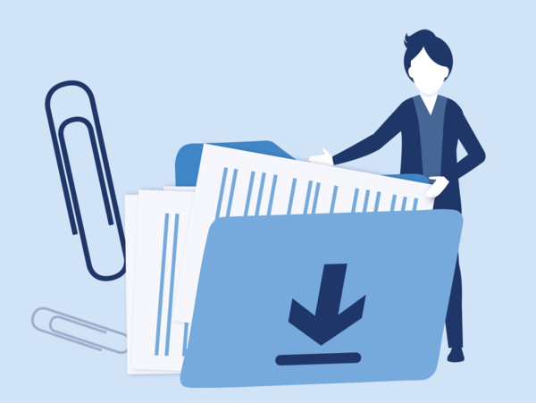 Illustration von einer Person. Sie steht neben einem Ordner und füllt ihn mit Dokumenten. Links daneben sind zwei Büroklammern in verschiedenen Größen.