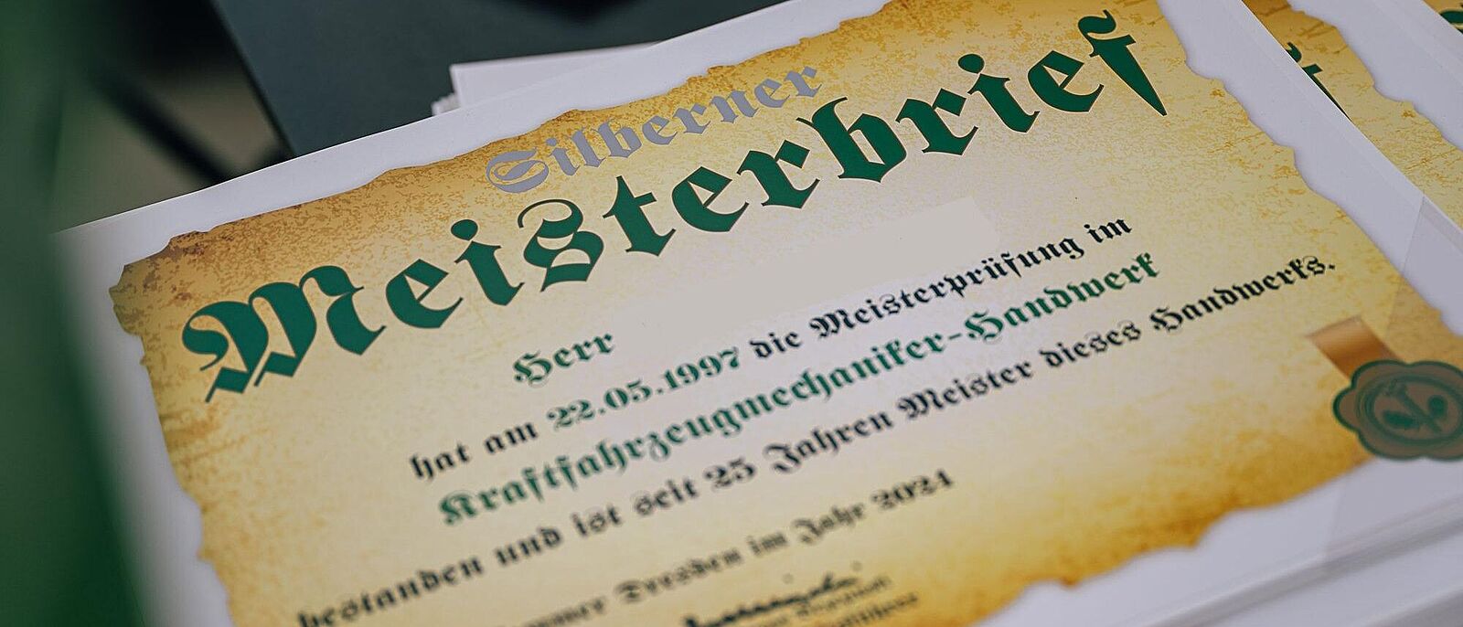 Großaufnahme eines Silbermeisterbriefes.