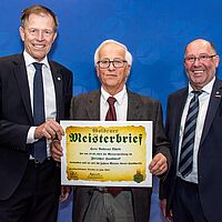 Impressionen aus der Festveranstaltung zur „Übergabe Goldene Meisterbriefe 2024“ der Handwerkskammer Dresden, fotografiert am 25. März 2023 im Bilderberg Bellevue Hotel Dresden.