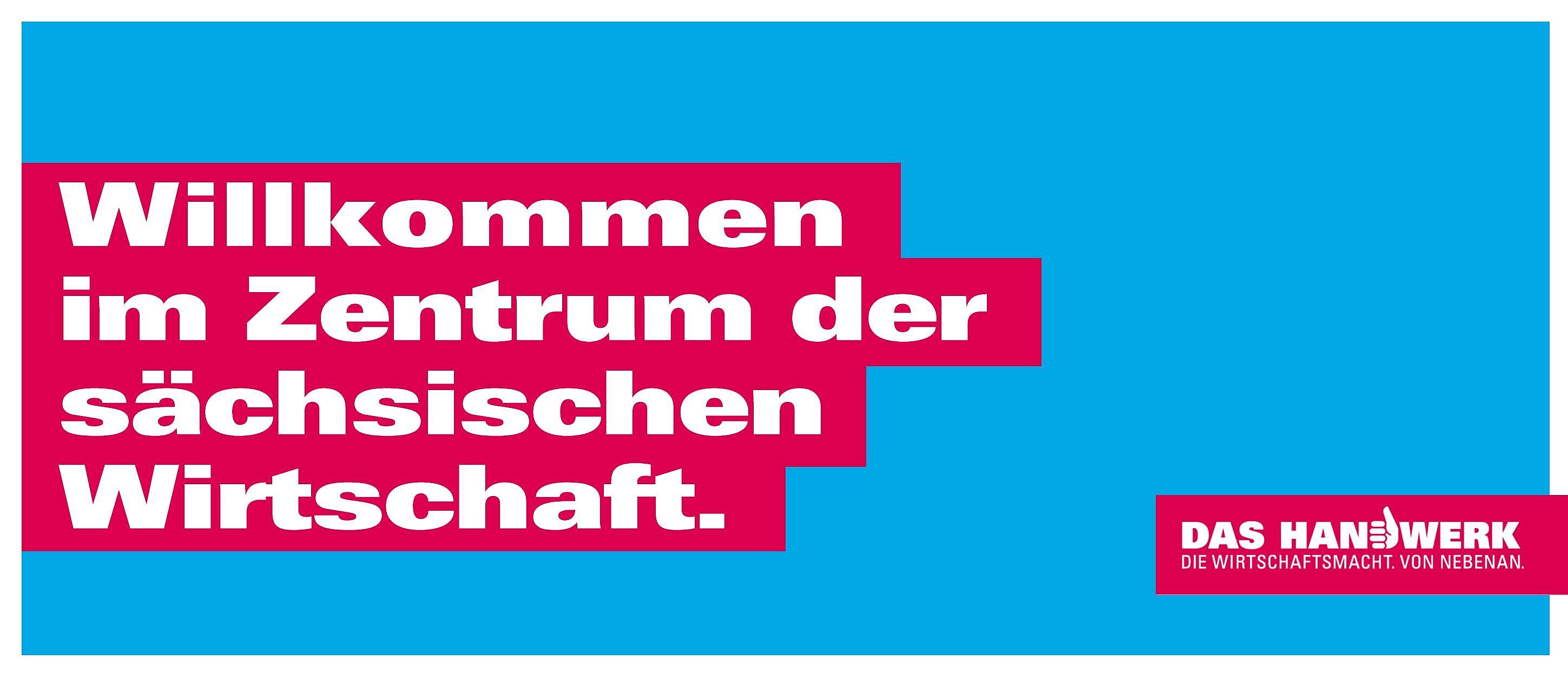 Hellblauer Hintergrund mit weißer Schrift auf rotem Hintergrund \"Willkommen  im Zentrum der sächsischen Wirtschaft.\"