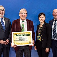 Impressionen aus der Festveranstaltung zur „Übergabe Goldene Meisterbriefe 2024“ der Handwerkskammer Dresden, fotografiert am 25. März 2023 im Bilderberg Bellevue Hotel Dresden.