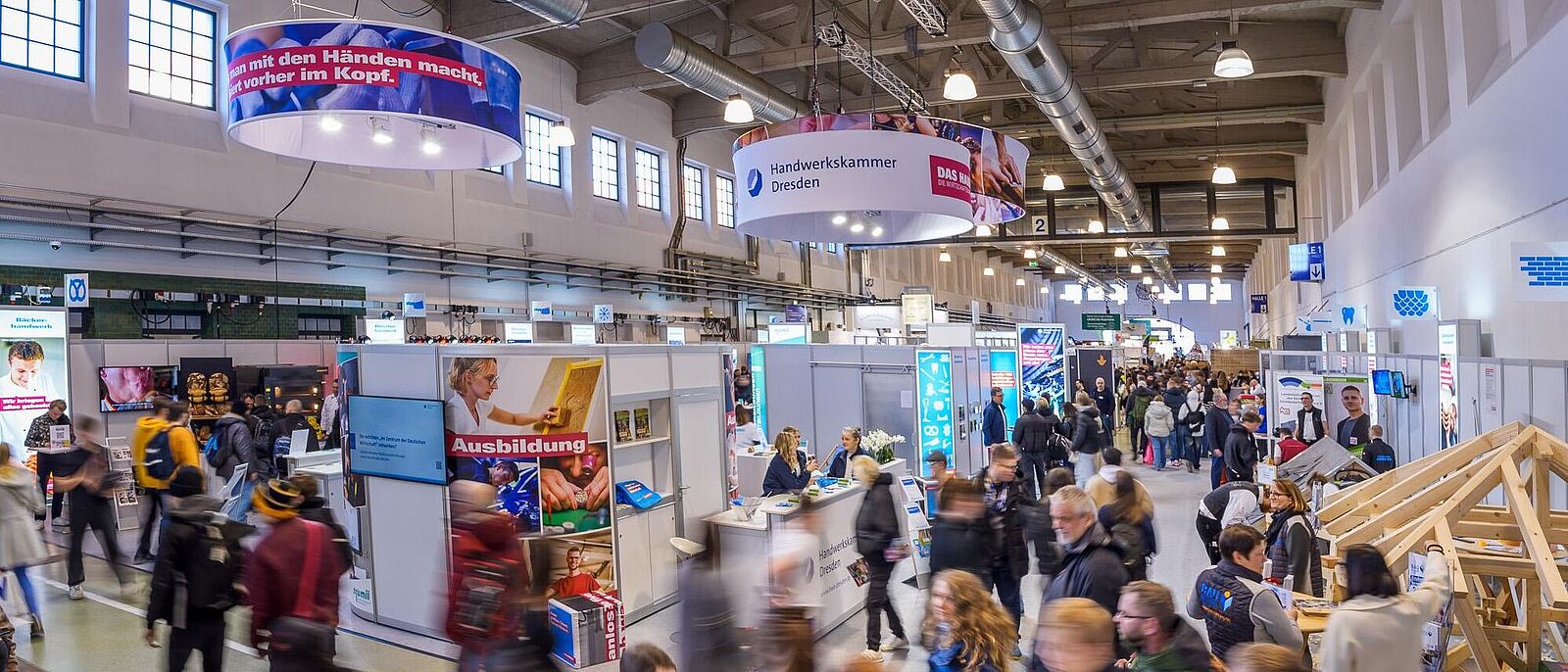 Impressionen von der Messe KarriereStart 2025