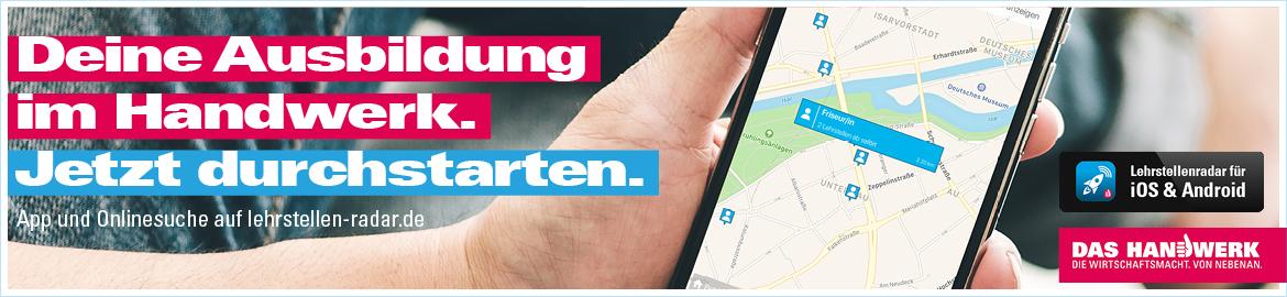 Macroaufnahme im Bannerformat: eine Hand hält ein Handy mit der geöffneten App. Daneben der Spruch in weißer Schrift auf rotem Hintergrund \"Deine Ausbildung im Handwerk.\" Gefolgt mit einem weiterem Spruch in weißer Schrift auf hellblauem Hintergrund \"Jetzt durchstarten\". Gefolgt von einem weiteren Satz in weißer dünner Schrift \"App und Onlinesuche auf lehrstellen-radar.de\"